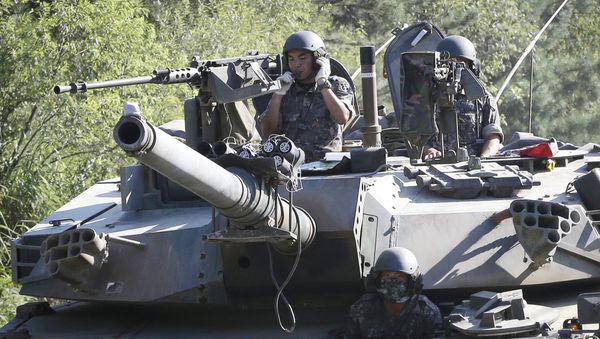 South Korean army soldiers ride a K-1 tank during the annual exercise in Paju, South Korea, near the border with North Korea - Sputnik International
