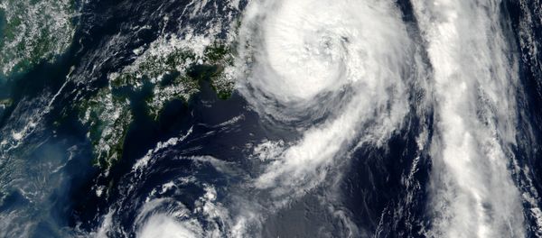 This August 22, 2016 NASA satellite image shows Typhoon Mindulle(top) over Japan - Sputnik International