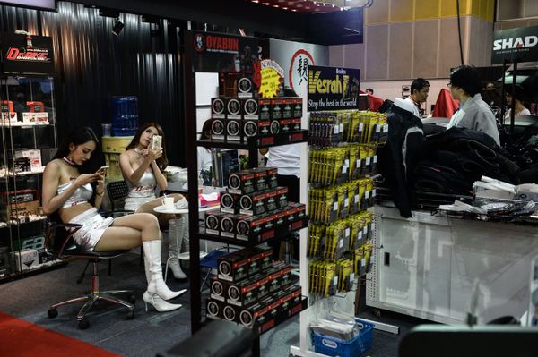 Beautiful Girls Among Fast Cars: The 'Pretties' of BIG Motor Sale in Bangkok Beautiful Girls Among Fast Cars: The 'Pretties' of BIG Motor Sale in Bangkok - Sputnik International