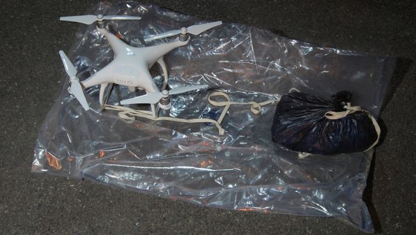 A drone intercepted by police as it was being flown near a north London prison is seen in this handout photograph released on August 22, 2016, in London, Britain. - Sputnik International