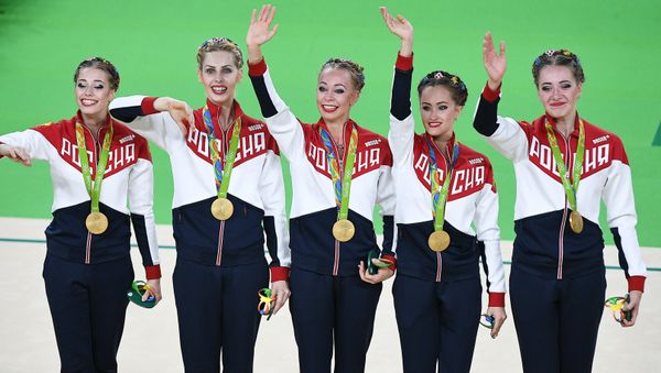 Russia's Vera Biryukova, Anastasia Bliznyuk, Anastasia Maksimova, Anastasia Tatareva and Maria Tolkacheva, gold medalists in the rhythmic gymnastics group all-around competition at the XXXI Summer Olympics, during the medal ceremony - Sputnik International