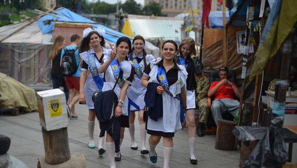 School graduates pn Independence Square in Kiev - Sputnik International