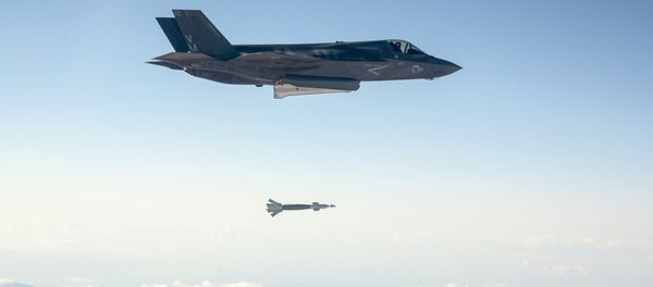 F-35 Lightning Drops a Paveway II Laser Guided Bomb. F-35 Lightning Drops a Paveway II Laser Guided Bomb. - Sputnik International