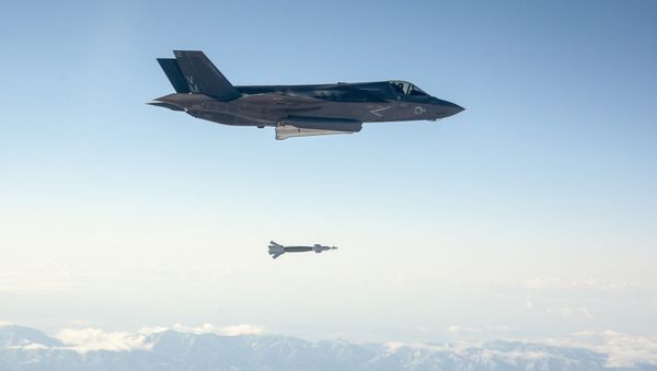 F-35 Lightning Drops a Paveway II Laser Guided Bomb. - Sputnik International