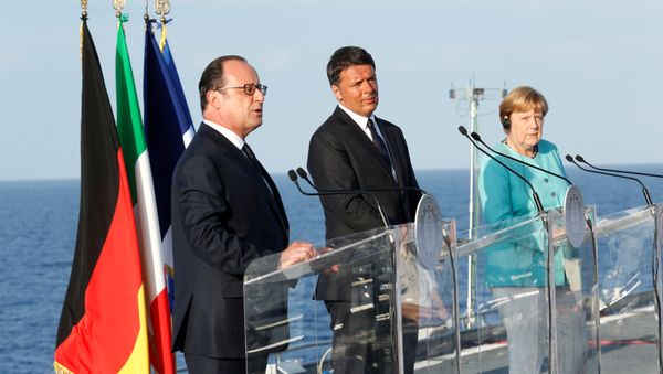 Italian Prime Minister Matteo Renzi, German Chancellor Angela Merkel (R) and French President Francois Hollande (L) lead a news conference on the Italian aircraft carrier Garibaldi off the coast of Ventotene island, central Italy, August 22, 2016. - Sputnik International