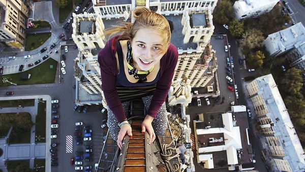 The Sky is the Limit: Russian Girl Takes Most Extreme Shots Ever - Sputnik International