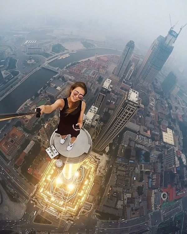 The Sky is the Limit: Russian Girl Takes Most Extreme Shots Ever - Sputnik International