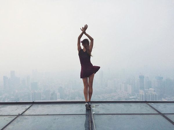 The Sky is the Limit: Russian Girl Takes Most Extreme Shots Ever - Sputnik International