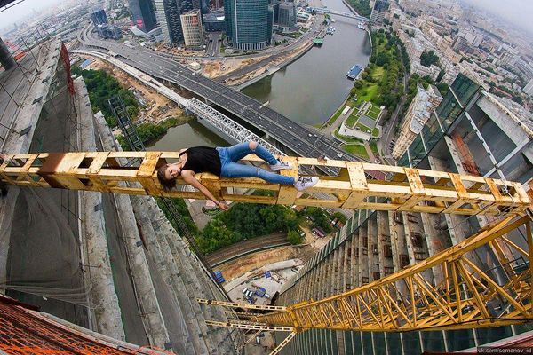 The Sky is the Limit: Russian Girl Takes Most Extreme Shots Ever - Sputnik International