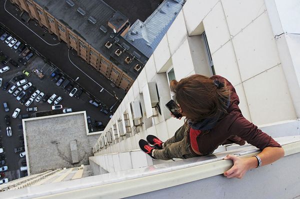 The Sky is the Limit: Russian Girl Takes Most Extreme Shots Ever - Sputnik International