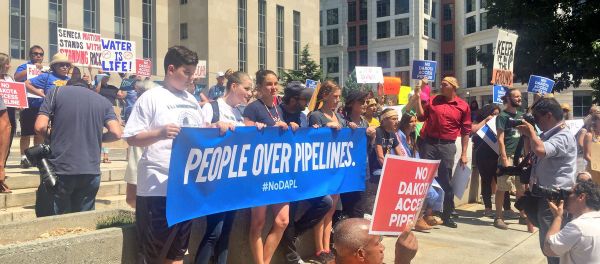 Hundreds Gather in DC to Protest Dakota Access Oil Pipeline Hundreds Gather in DC to Protest Dakota Access Oil Pipeline - Sputnik International