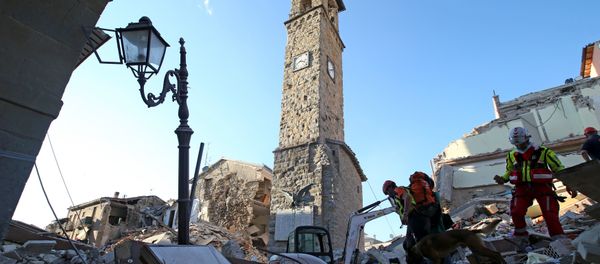 Rescuers walk past the bell tower with the clock showing the time of the earthquake in Amatrice, central Italy, August 24, 2016 Rescuers walk past the bell tower with the clock showing the time of the earthquake in Amatrice, central Italy, August 24, 2016 - Sputnik International