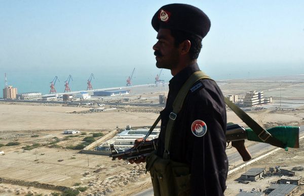 A Pakistan security personnel stands guard near the the Beijing-funded megaport of Gwadar, in southwestern Pakistan - Sputnik International