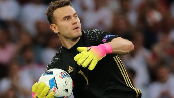 Russia's goalie Igor Akinfeyev at the UEFA Euro 2016 group stage match between the national teams of England and Russia. - Sputnik International