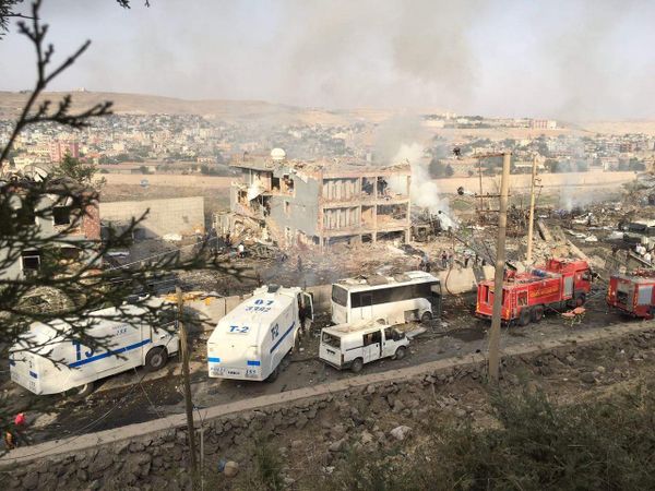 Turkish police and firefighters are parked near a damaged police headquarters in Cizre, southeastern Turkey Turkish police and firefighters are parked near a damaged police headquarters in Cizre, southeastern Turkey - Sputnik International