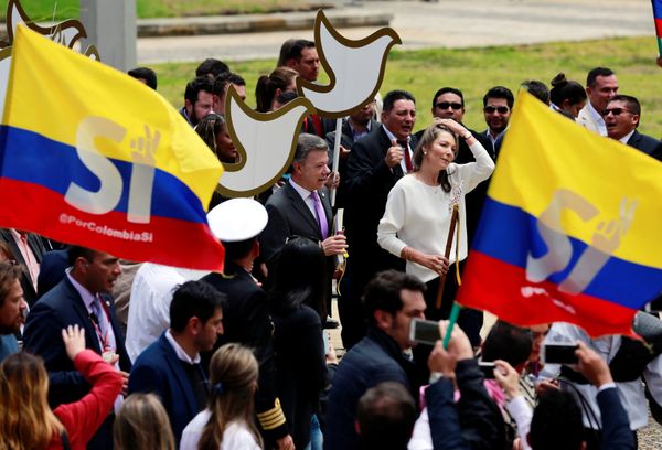 Colombia's President Juan Manuel Santos (L) and Colombian First Lady Maria Clemencia de Santos arrives at congress to present the FARC peace accord to the Colombian Congress in Bogota, Colombia, August 25, 2016. - Sputnik International