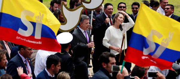 Colombia's President Juan Manuel Santos (L) and Colombian First Lady Maria Clemencia de Santos arrives at congress to present the FARC peace accord to the Colombian Congress in Bogota, Colombia, August 25, 2016. Colombia's President Juan Manuel Santos (L) and Colombian First Lady Maria Clemencia de Santos arrives at congress to present the FARC peace accord to the Colombian Congress in Bogota, Colombia, August 25, 2016. - Sputnik International