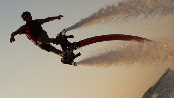 I Believe I Can Fly: Spectacular Flyboard Championship in Crimea - Sputnik International