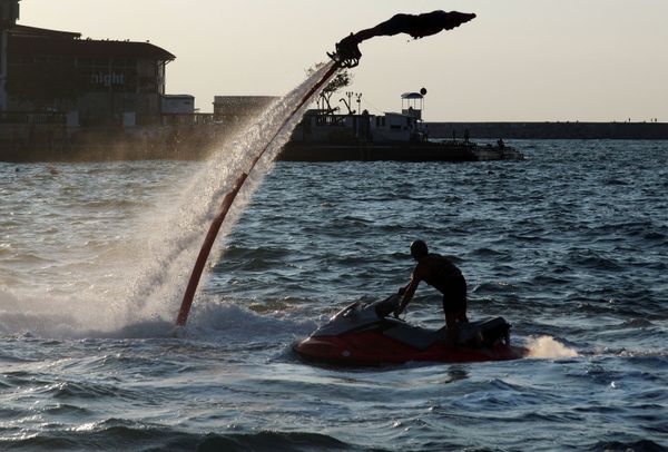 I Believe I Can Fly: Spectacular Flyboard Championship in Crimea - Sputnik International