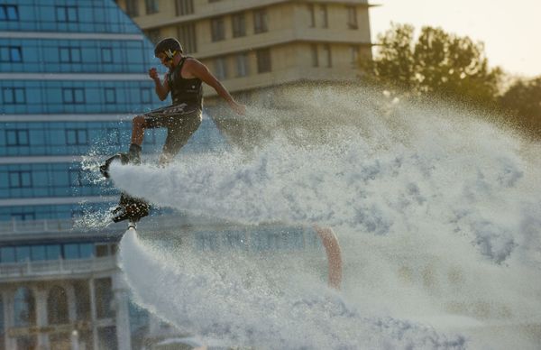I Believe I Can Fly: Spectacular Flyboard Championship in Crimea - Sputnik International