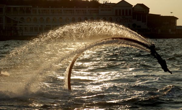 I Believe I Can Fly: Spectacular Flyboard Championship in Crimea - Sputnik International