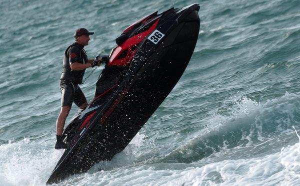 I Believe I Can Fly: Spectacular Flyboard Championship in Crimea - Sputnik International