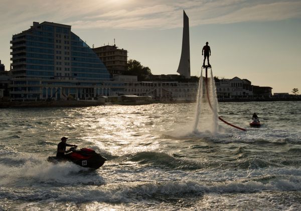 I Believe I Can Fly: Spectacular Flyboard Championship in Crimea - Sputnik International