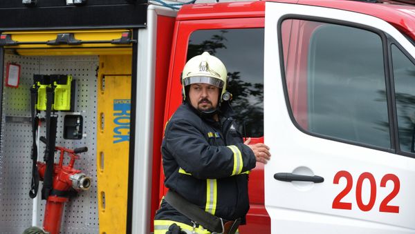 Emergencies Ministry worker - Sputnik International