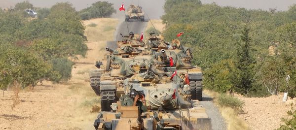 Turkish army tanks make their way towards the Syrian border town of Jarablus, Syria August 24, 2016. Picture taken August 24, 2016. Turkish army tanks make their way towards the Syrian border town of Jarablus, Syria August 24, 2016. Picture taken August 24, 2016. - Sputnik International