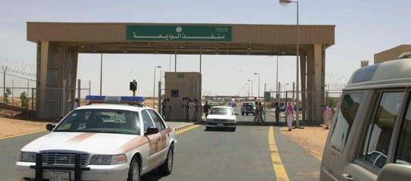 Police and civilian cars cross the new al-Wadia border outpost between Saudi Arabia and Yemen, east of the southern Saudi province of Najran Police and civilian cars cross the new al-Wadia border outpost between Saudi Arabia and Yemen, east of the southern Saudi province of Najran - Sputnik International