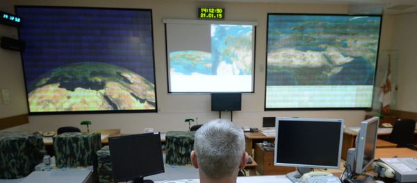 Combat duty officers at the command center of the Don-2-N radar - Sputnik International