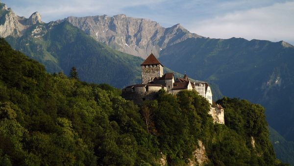 Vaduz Castle, overlooking the capital, is home to the Prince of Liechtenstein - Sputnik International