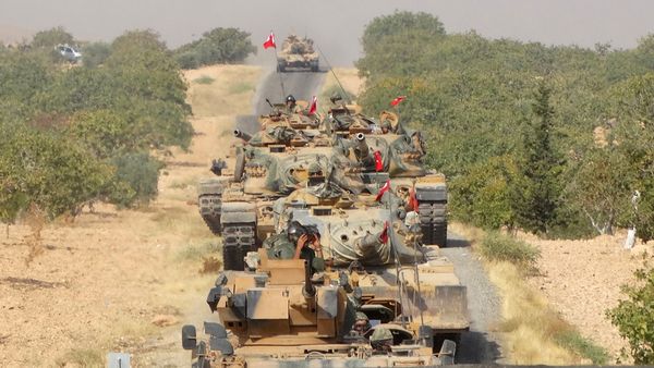 Turkish army tanks make their way towards the Syrian border town of Jarablus, Syria August 24, 2016 Turkish army tanks make their way towards the Syrian border town of Jarablus, Syria August 24, 2016 - Sputnik International