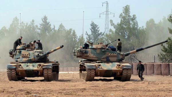 Turkish army tanks are stationed near the Syrian border in Karkamis, Turkey, Thursday, Aug. 25, 2016 Turkish army tanks are stationed near the Syrian border in Karkamis, Turkey, Thursday, Aug. 25, 2016 - Sputnik International