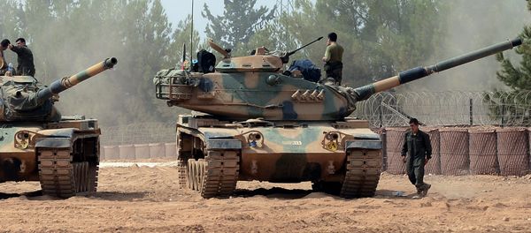 Turkish army tanks are stationed near the Syrian border in Karkamis, Turkey, Thursday, Aug. 25, 2016 Turkish army tanks are stationed near the Syrian border in Karkamis, Turkey, Thursday, Aug. 25, 2016 - Sputnik International