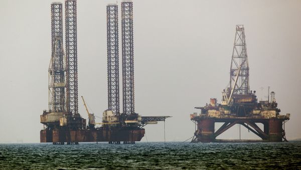 Oil rigs in the Caspian Sea Oil rigs in the Caspian Sea - Sputnik International