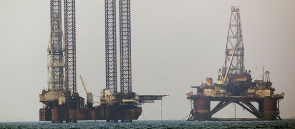 Oil rigs in the Caspian Sea - Sputnik International