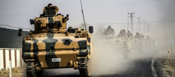 This picture taken around 5 kilometres west from the Turkish Syrian border city of Karkamis in the southern region of Gaziantep, on August 25, 2016 shows Turkish Army tanks driving to the Syrian Turkish border town of Jarabulus - Sputnik International