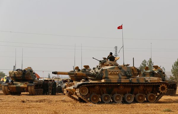 Turkish army tanks and military personal are stationed in Karkamis in the southeastern Gaziantep province, Turkey, August 25, 2016 - Sputnik International