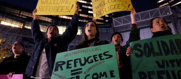 Human rights activists and people from the Muslim community display placards during a demonstration in New York in solidarity for Syrian and Iraqi refugees (File) - Sputnik International