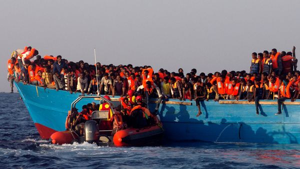 A rescue boat of the Spanish NGO Proactiva approaches an overcrowded wooden vessel with migrants from Eritrea, off the Libyan coast in Mediterranean Sea August 29, 2016 A rescue boat of the Spanish NGO Proactiva approaches an overcrowded wooden vessel with migrants from Eritrea, off the Libyan coast in Mediterranean Sea August 29, 2016 - Sputnik International
