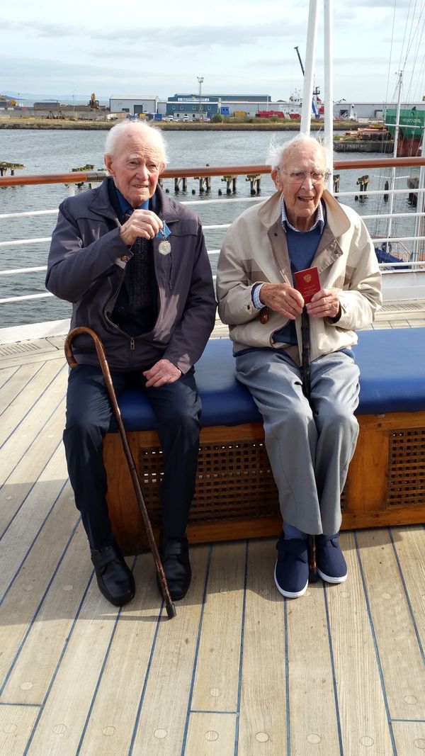 Arctic Convoy vets John Lawrie (97), Donald Dawkins (90) Arctic Convoy vets John Lawrie (97), Donald Dawkins (90) - Sputnik International