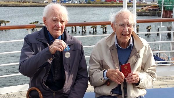 Arctic Convoy vets John Lawrie (97), Donald Dawkins (90) - Sputnik International