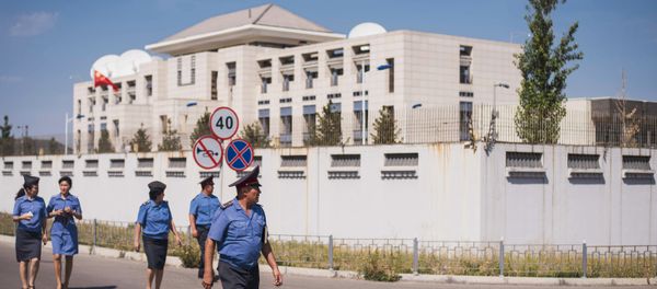 Bishkek, Kyrgyzstan. Law enforcement officers near the Chinese Embassy whose gate was rammed by a Mitsubishi Delica car loaded with explosives - Sputnik International