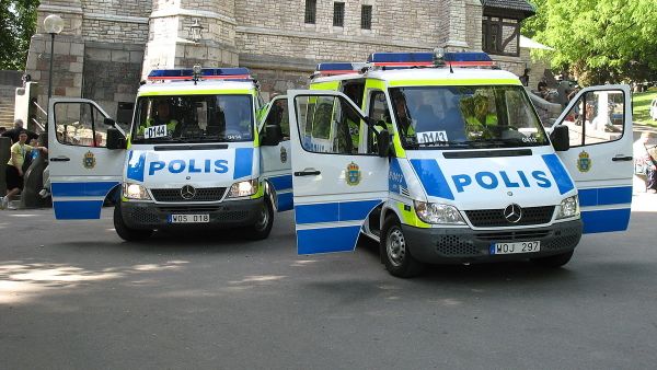 Two Swedish police vans - Sputnik International