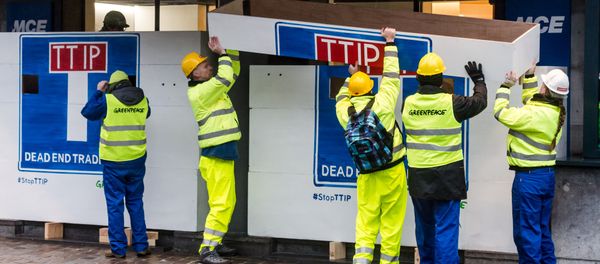 Greenpeace activists block the entrance of the building where EU and U.S. negotiators are meeting for talks on the Transatlantic Trade and Investment Partnership (TTIP), in Brussels on Monday, Feb. 22, 2016 Greenpeace activists block the entrance of the building where EU and U.S. negotiators are meeting for talks on the Transatlantic Trade and Investment Partnership (TTIP), in Brussels on Monday, Feb. 22, 2016 - Sputnik International