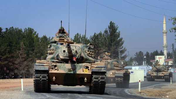 Turkish tanks head to the Syrian border, in Karkamis, Turkey, Wednesday Aug. 31, 2016 Turkish tanks head to the Syrian border, in Karkamis, Turkey, Wednesday Aug. 31, 2016 - Sputnik International