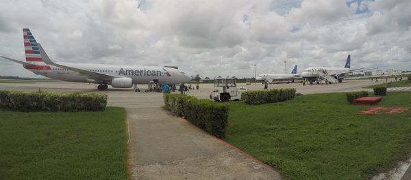 In this Friday, June 10, 2016, file photo, American Airlines and JetBlue Airways charter flights wait to depart from Havana's Jose Marti International Airport - Sputnik International