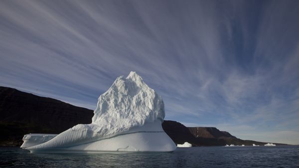 Iceberg floats in the sea near Qeqertarsuaq, Disko Island, Greenland - Sputnik International