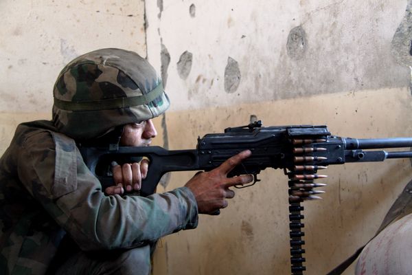 A Syrian army fighter in position during the assault of the BBC school in the southern part of the Syrian city of Aleppo A Syrian army fighter in position during the assault of the BBC school in the southern part of the Syrian city of Aleppo - Sputnik International